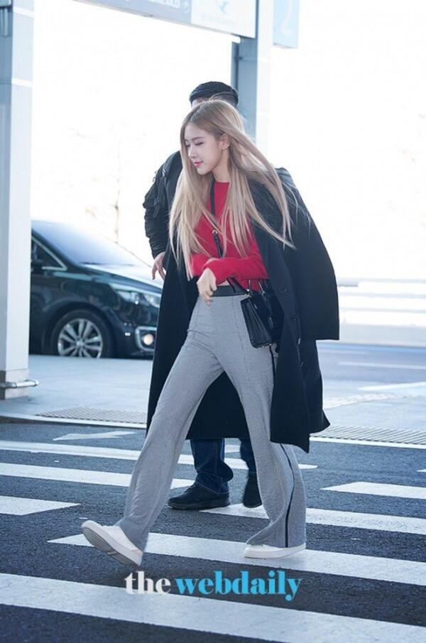 12 Inspirasi Gaya Padu-Padan Wide Pants ala Member BLACKPINK