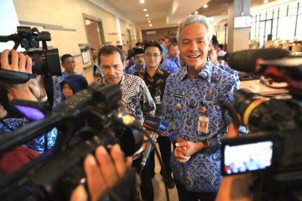 Pelajar Solo Raih 4 Nilai 100, Ganjar: Kagama Siap Kasih Beasiswa