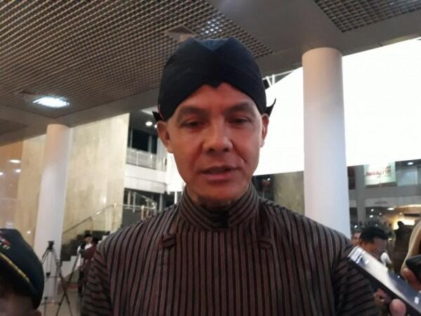 Pelajar Solo Raih 4 Nilai 100, Ganjar: Kagama Siap Kasih Beasiswa