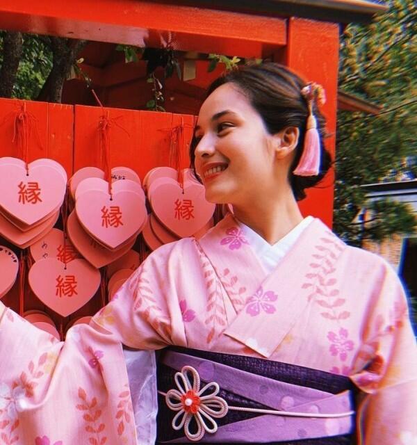 10 Potret Anggun & Bersahaja Seleb Indonesia Saat Pakai Kimono