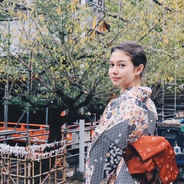 10 Potret Anggun & Bersahaja Seleb Indonesia Saat Pakai Kimono