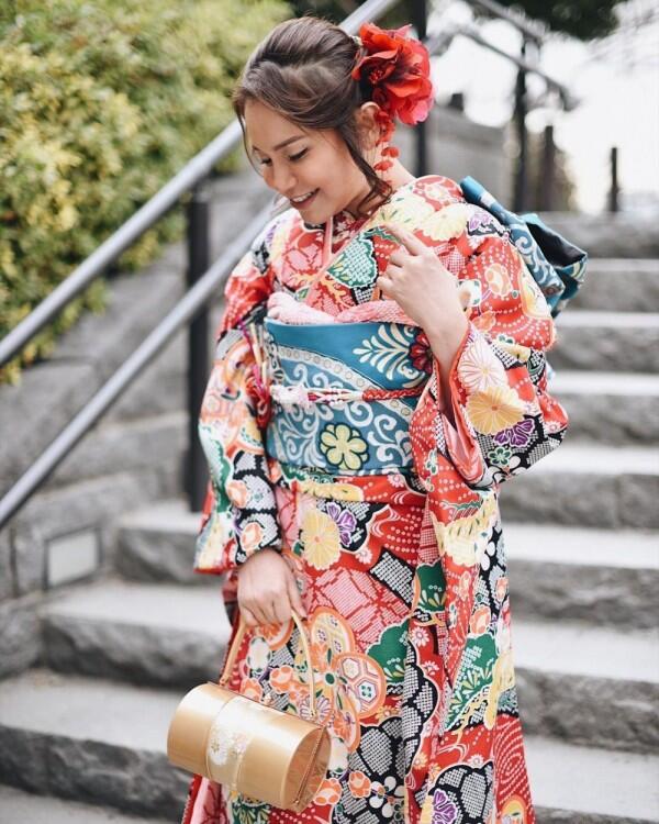 10 Potret Anggun & Bersahaja Seleb Indonesia Saat Pakai Kimono