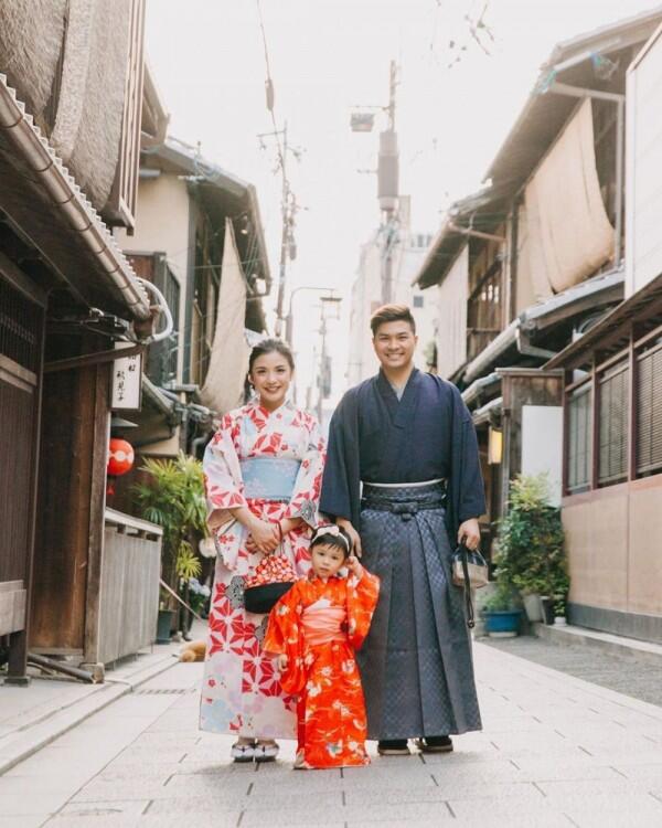 10 Potret Anggun & Bersahaja Seleb Indonesia Saat Pakai Kimono