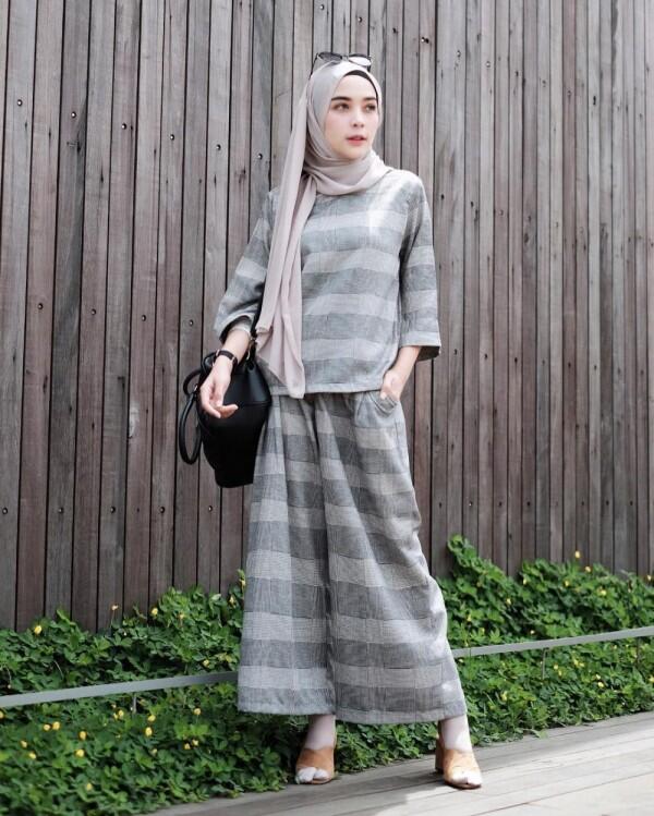 8 OOTD Manis Hamidah Rachmayanti yang Pas Buat Acara Buka Bersama