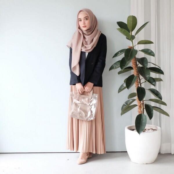 8 OOTD Manis Hamidah Rachmayanti yang Pas Buat Acara Buka Bersama