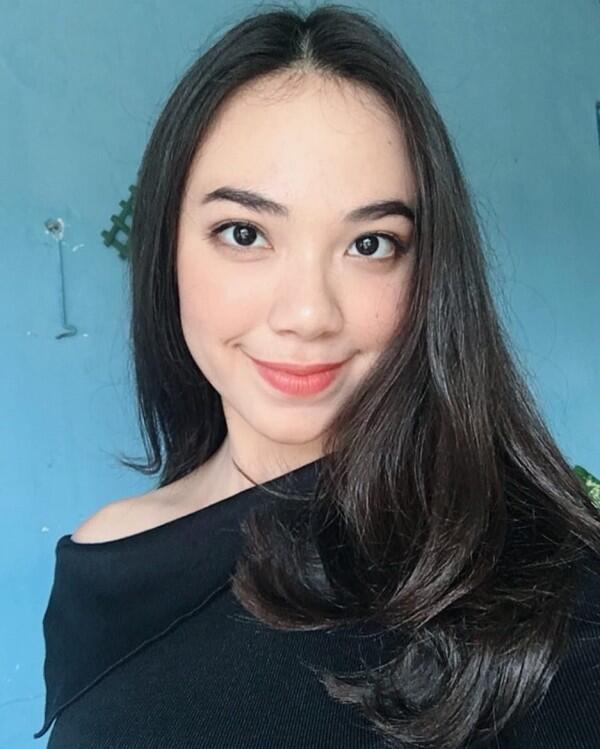 10 Potret Valerie Aditya, Adik Pamela Bowie yang Gak Kalah Menawan