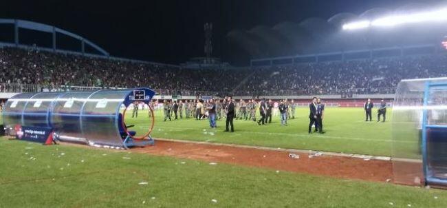 Haruskah Sepak Bola Kita Identik dengan Kerusuhan?