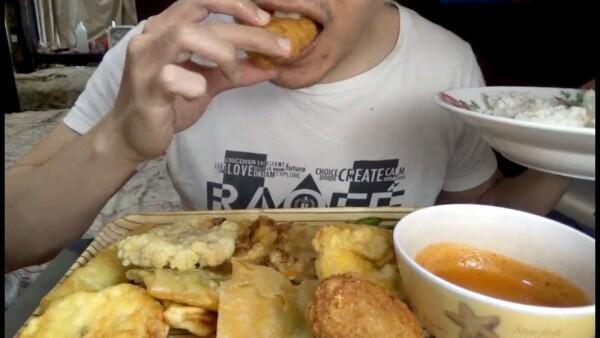 10 Tipe Orang Saat Buka Puasa, dari Icip-icip Hingga Rakus Abis!