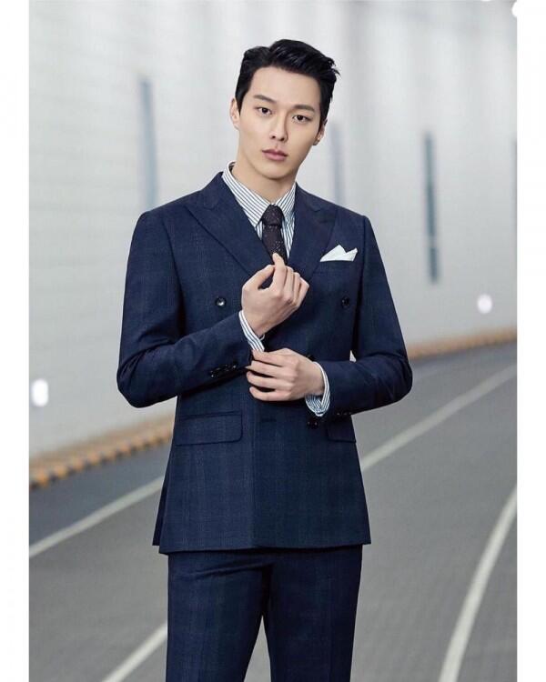 Jadi Main Lead di Drama Rom-Com, Ini 10 Potret Memesona Jang Ki Yong