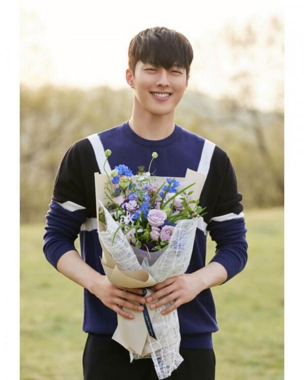 Jadi Main Lead di Drama Rom-Com, Ini 10 Potret Memesona Jang Ki Yong