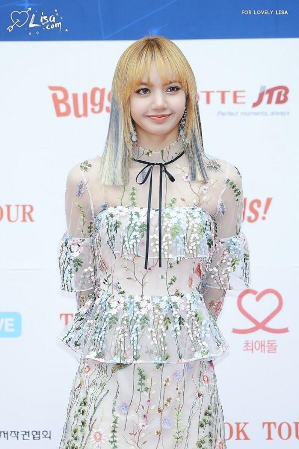 10 Gaya Floral Dress Ala BLACKPINK, Bikin Makin Girly Saat Hangout!