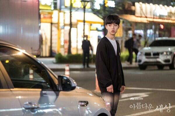 Berperan Antagonis, 9 Potret Seo Dong Hyun di KDrama Beautiful World