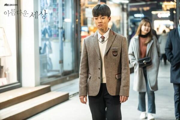 Berperan Antagonis, 9 Potret Seo Dong Hyun di KDrama Beautiful World