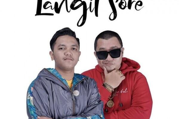8 Potret Langit Sore, Penyanyi yang Lagunya Viral di Cover Duta SO7
