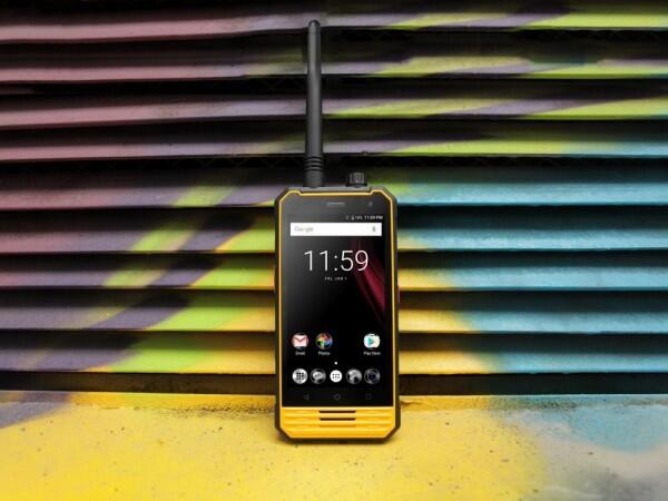 7 Desain Smartphone Paling Aneh Ini Bakal Bikin Kamu Tak Habis Pikir