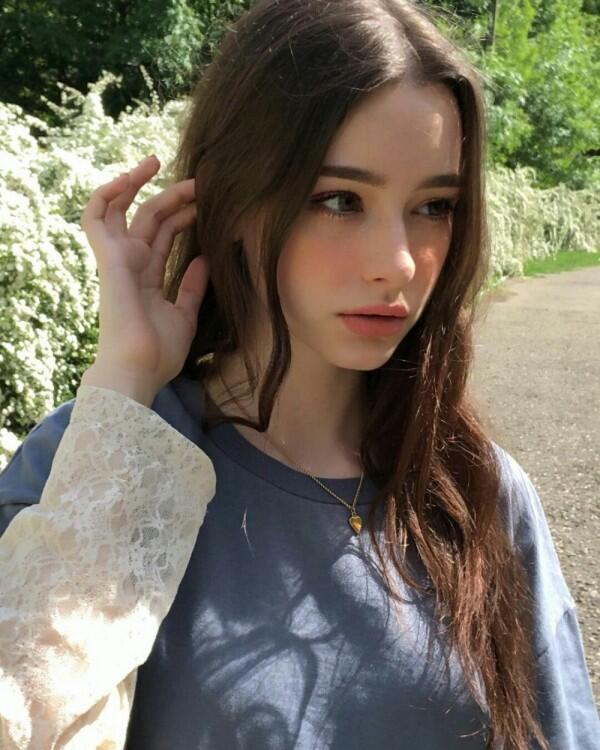 10 Potret Dasha Taran, YouTuber Rusia yang Dikontrak Agensi Korea