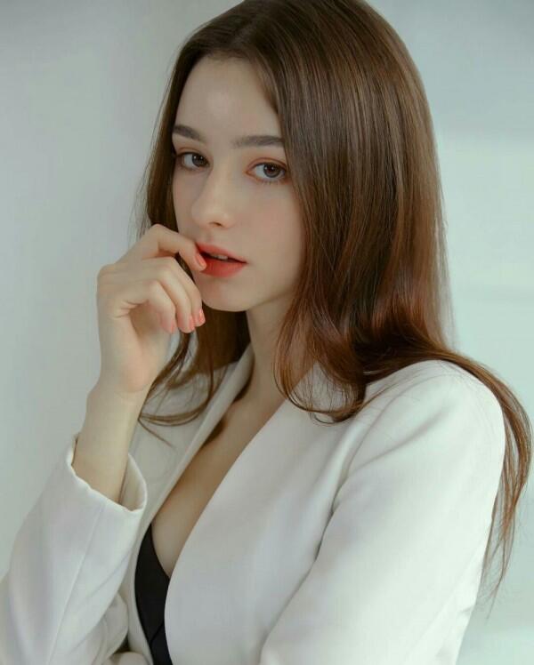 10 Potret Dasha Taran, YouTuber Rusia yang Dikontrak Agensi Korea