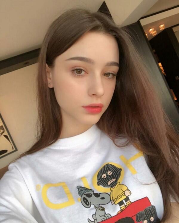 10 Potret Dasha Taran, YouTuber Rusia yang Dikontrak Agensi Korea