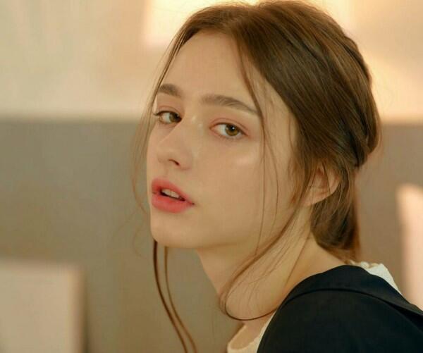 10 Potret Dasha Taran, YouTuber Rusia yang Dikontrak Agensi Korea