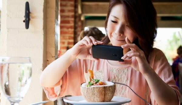 10 Tipe Orang Saat Buka Puasa, dari Icip-icip Hingga Rakus Abis!