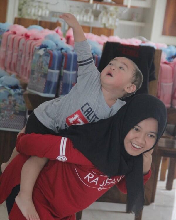 10 Fakta Shela Lala Pengasuh Rafathar yang Tengah Jadi Sorotan
