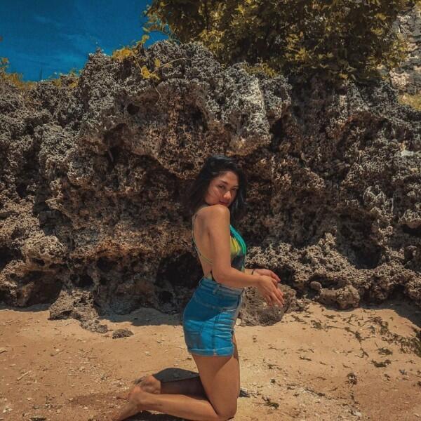 9 Gaya Marion Jola Pamer Body Goals di Pantai, Bikin Panas Dingin