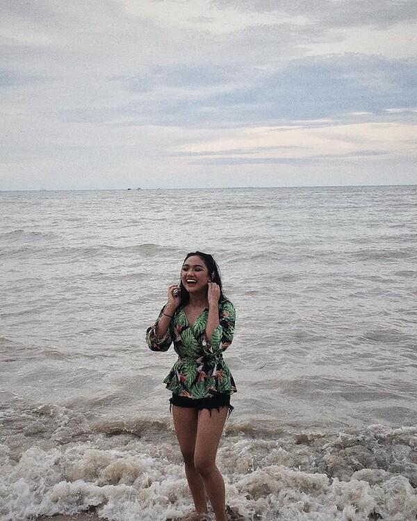 9 Gaya Marion Jola Pamer Body Goals di Pantai, Bikin Panas Dingin