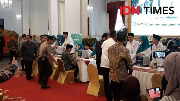 Jokowi Bayar Zakat Profesi Rp55 Juta ke Baznas