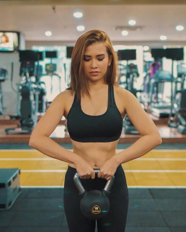10 Pesona Maria Vania Saat Olahraga, Body Goals Banget