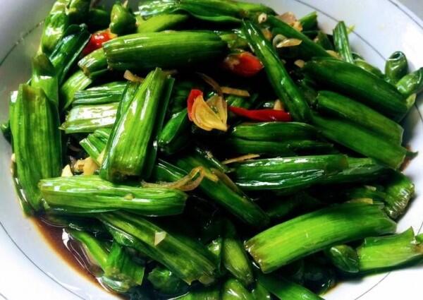 6 Khasiat Genjer yang Pahit & Gurih Bagi Kesehatan Tubuh