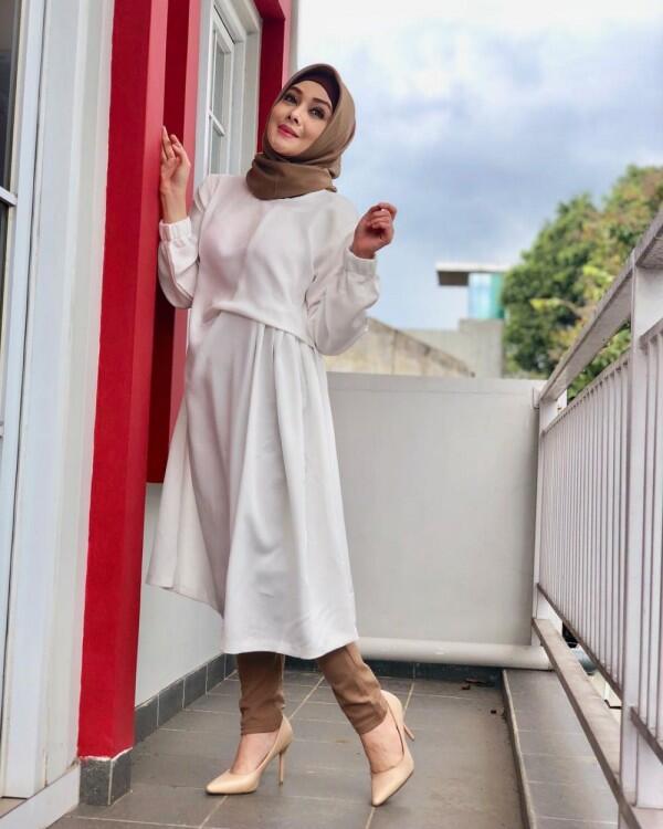 Jarang Disorot, 10 Potret Bersahaja Terry Putri yang Kini Berhijab
