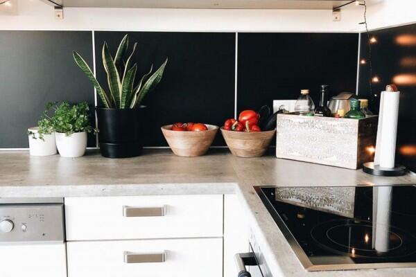 9 Desain Dapur Warna Gelap Ini Bisa Ditiru dengan Mudah