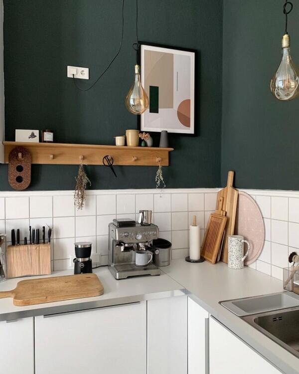9 Desain Dapur Warna Gelap Ini Bisa Ditiru dengan Mudah
