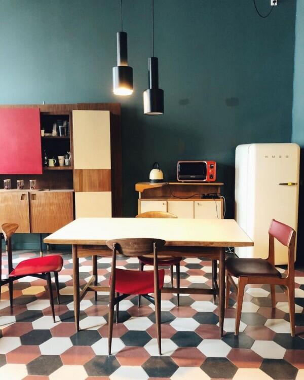 9 Desain Dapur Warna Gelap Ini Bisa Ditiru dengan Mudah