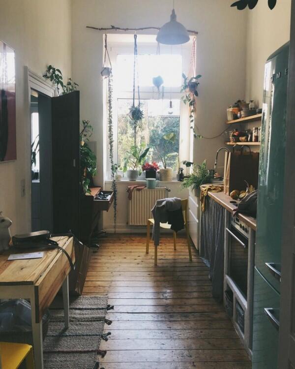 9 Desain Dapur Warna Gelap Ini Bisa Ditiru dengan Mudah