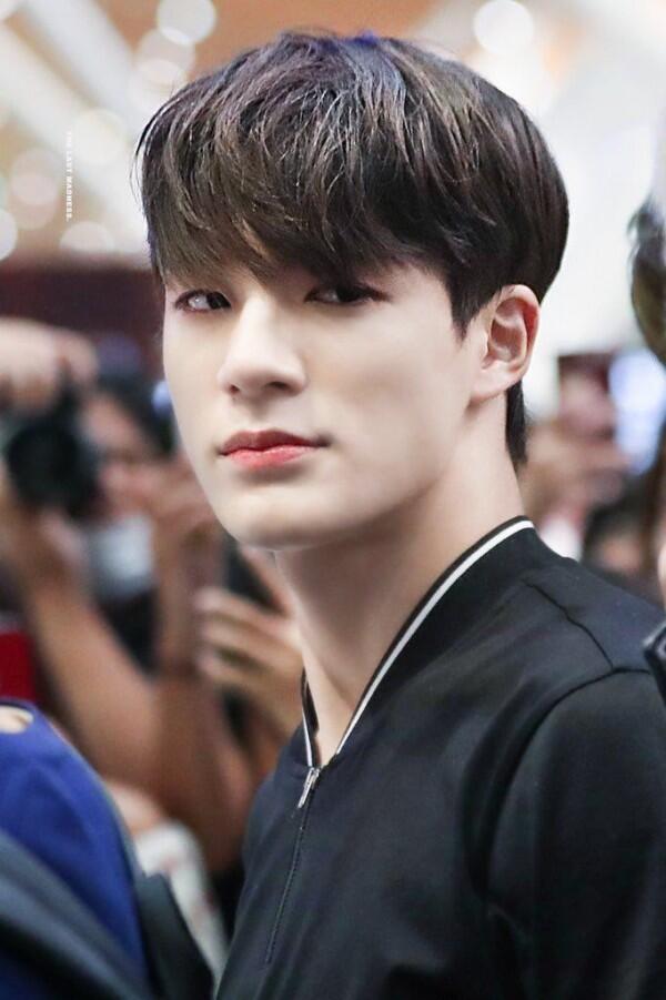 10 Potret Transformasi Jeno NCT Dream dari Imut Hingga Jadi Manly