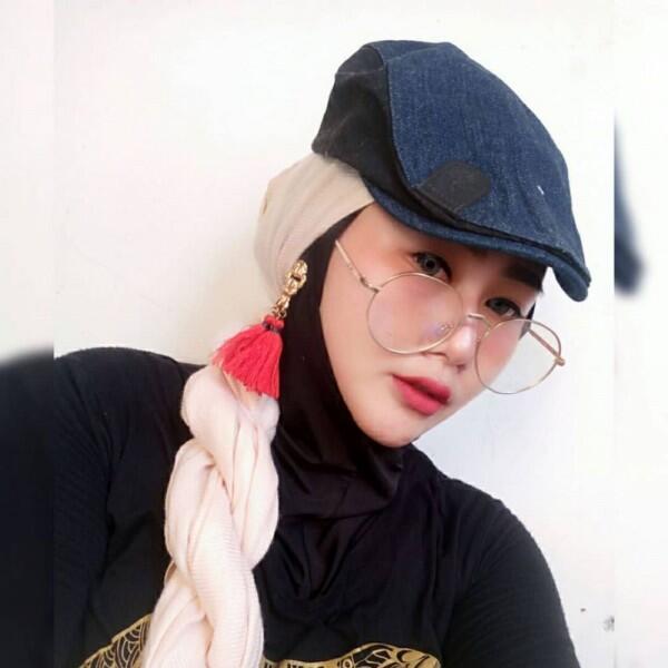 8 Ide OOTD Hijab ala Shelvie Hana Wijaya, Istri Daus Mini yang Stylish