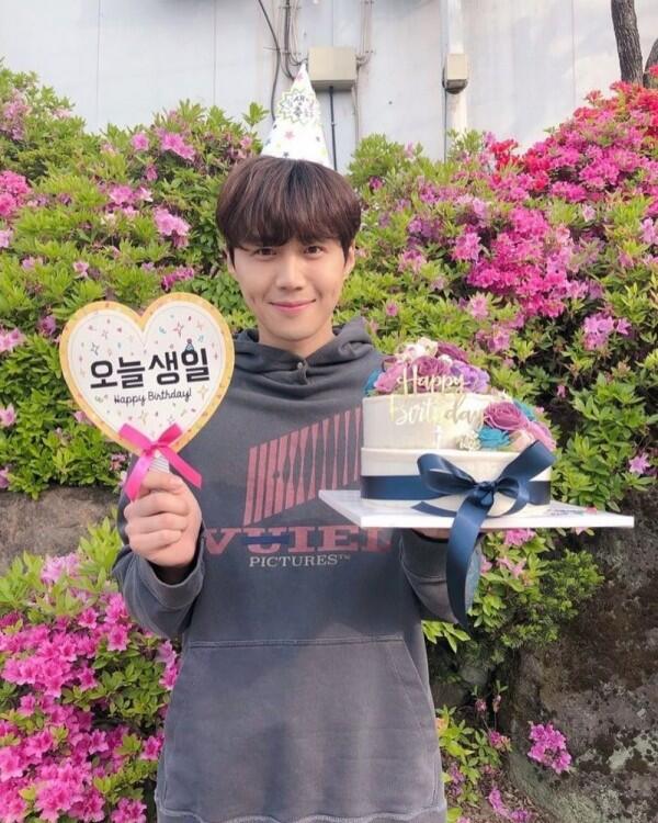 Genap 33 Tahun, Ini 10 Potret Memesona Kim Seon Ho