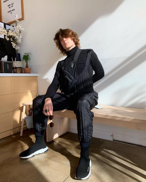 7 Gaya Androgini Cody Fern, Anak Emas Baru Hollywood