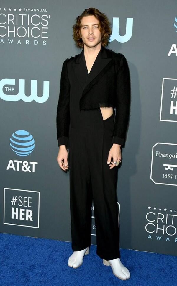 7 Gaya Androgini Cody Fern, Anak Emas Baru Hollywood