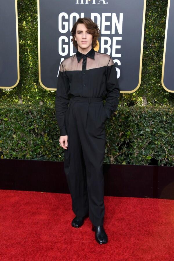 7 Gaya Androgini Cody Fern, Anak Emas Baru Hollywood