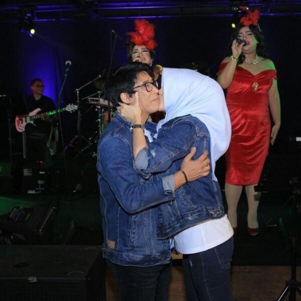 Terpaut Usia 18 Tahun, 10 Momen Romantis Parto Patrio & Diena Risty