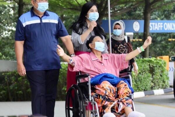 6 Potret Kebahagiaan Ani Yudhoyono Hirup Udara Segar di Singapura