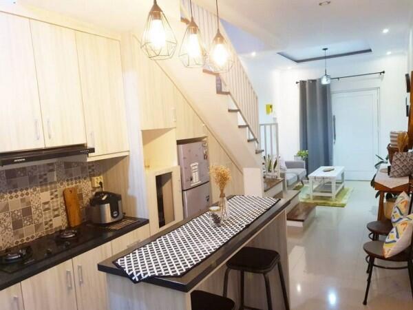 Inspirasi Rumah Eklektik di Lahan Seluas 75m, Ada Saung di Rooftop!