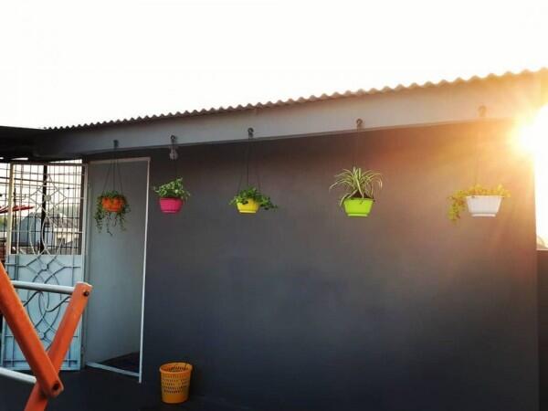 Inspirasi Rumah Eklektik di Lahan Seluas 75m, Ada Saung di Rooftop!