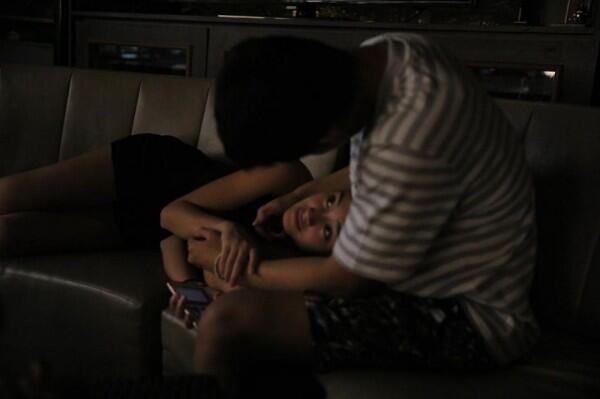 Diidolakan Netizen, Ini 10 Momen Kemesraan Caitlin Halderman & Karel
