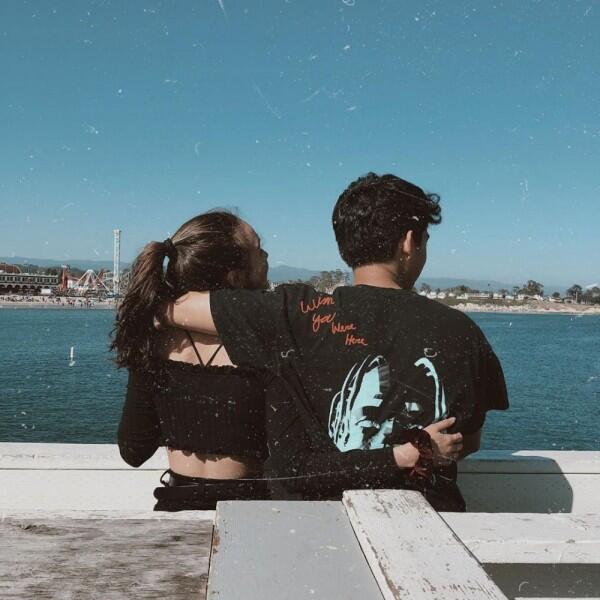 Diidolakan Netizen, Ini 10 Momen Kemesraan Caitlin Halderman & Karel