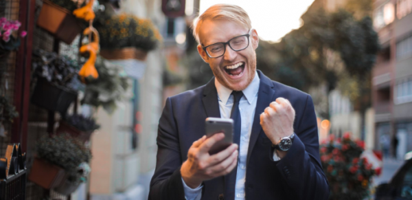 7 Alasan Kamu Tidak Perlu Buru-buru Membeli Smartphone Terbaru