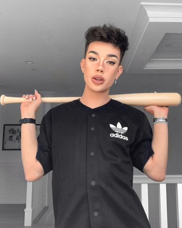 10 Fakta James Charles, YouTuber MUA yang Tengah Alami Kontroversi