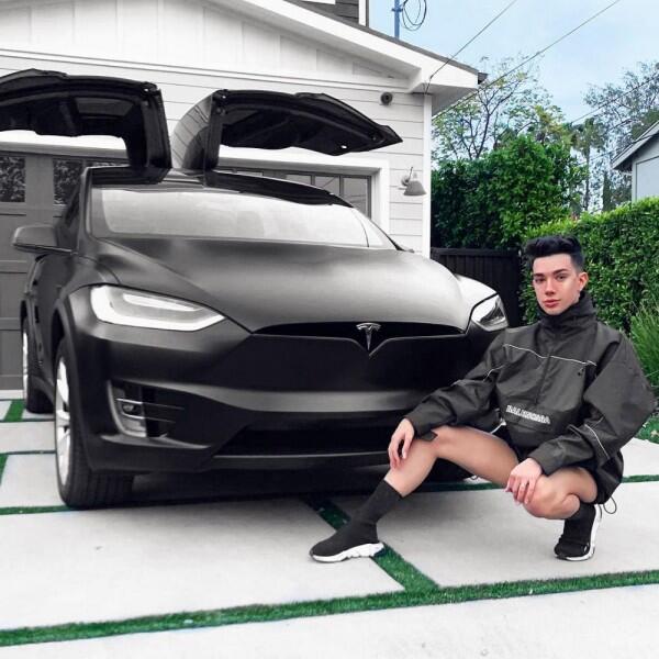 10 Fakta James Charles, YouTuber MUA yang Tengah Alami Kontroversi